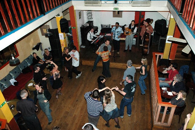 min 2006 12 05 latino 102